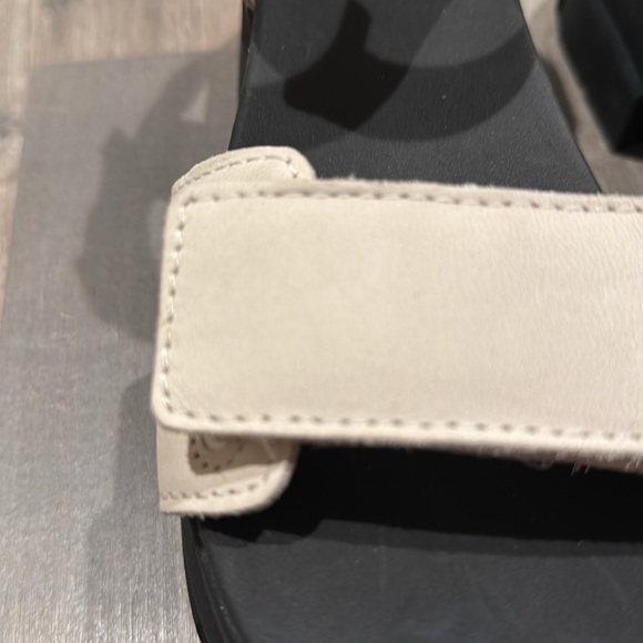 Ugg Ashton Ankle Sandals - Picture 11 of 13